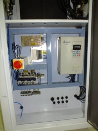 Для регулировки частоты вращения шпинделя установлен частотный преобразователь (инвертор) DELTA (Тайвань)