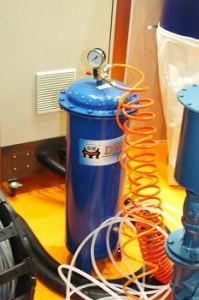 Воздушный ресивер для компенсации перепада давлений в пневмосистеме станка при работе.